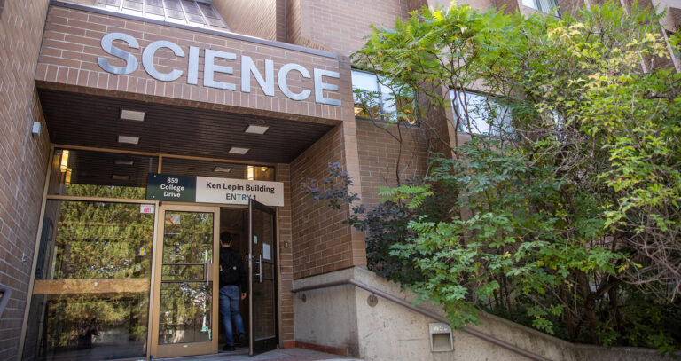 Outstanding chemistry educator lauded with national award