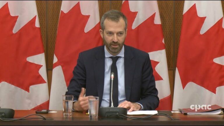 Minister Lightbound announces measures to assist Canada Post amid financial hurdles